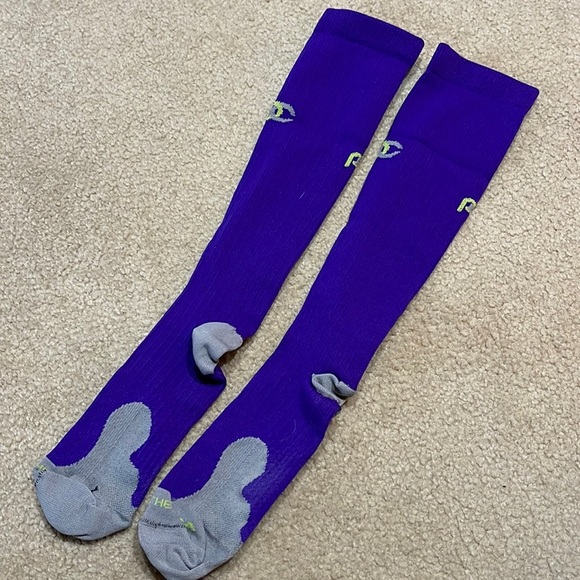 Pro Compression Marathon Purple Knee High Socks - Picture 1 of 4